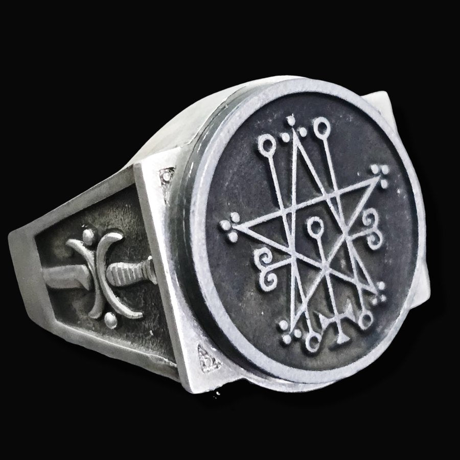 Demon Ring 29 DUKE ASTAROTH 72 Demons Lesser Key of Solomon Goetia In Silver 2.2 cm x 1.8 cm 18 Gr Art 1807 - Bricks Masons