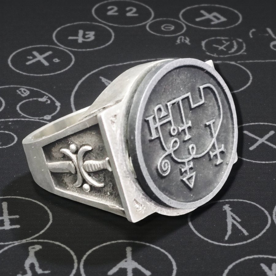 Demon Ring 65 MARQUES ANDREALPHUS 72 Demons Lesser Key of Solomon Goetia In Silver 2.2 cm x 1.8 cm 18 Gr Art 1843 - Bricks Masons