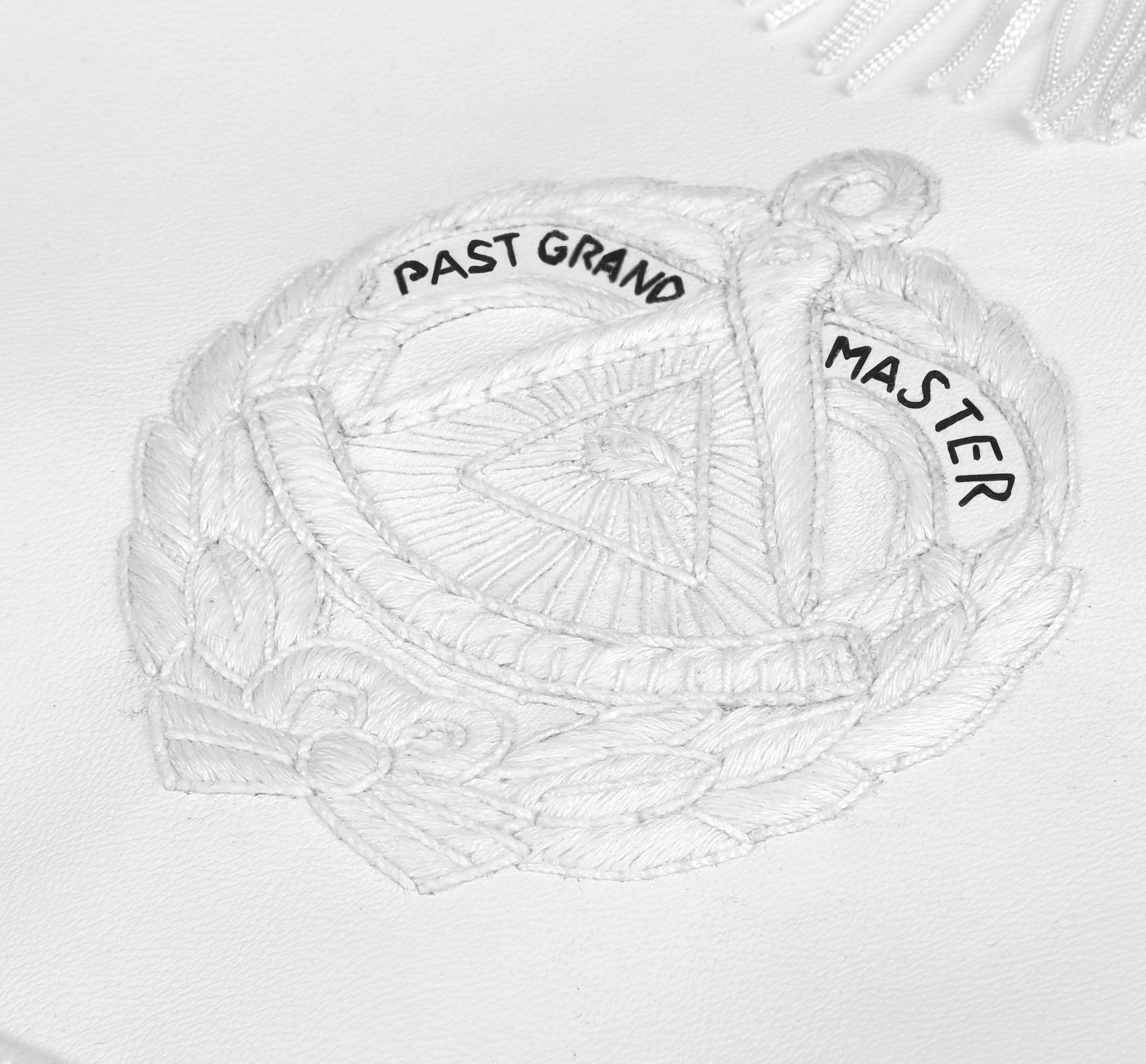 Past Grand Master Blue Lodge Apron - All White Bullion With Wreath & Pillars - Bricks Masons
