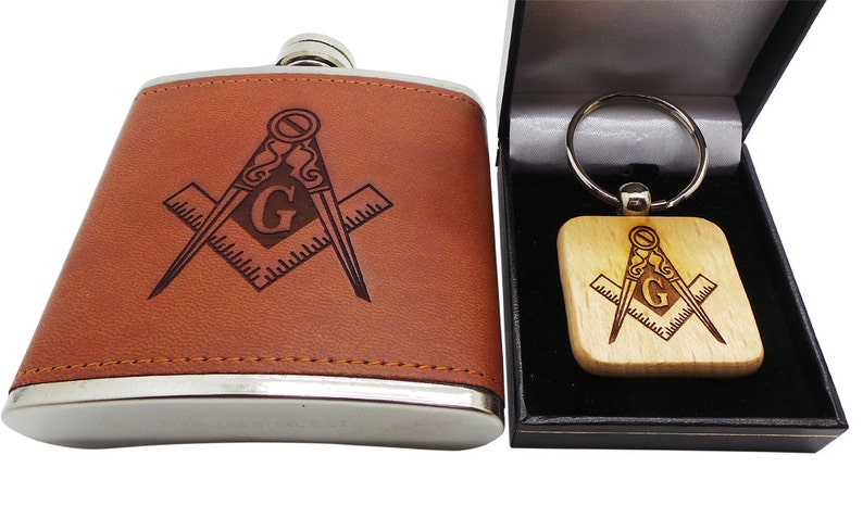 Master Mason Blue Lodge Flask- Keychain Crest Logo Wooden Metal - Bricks Masons