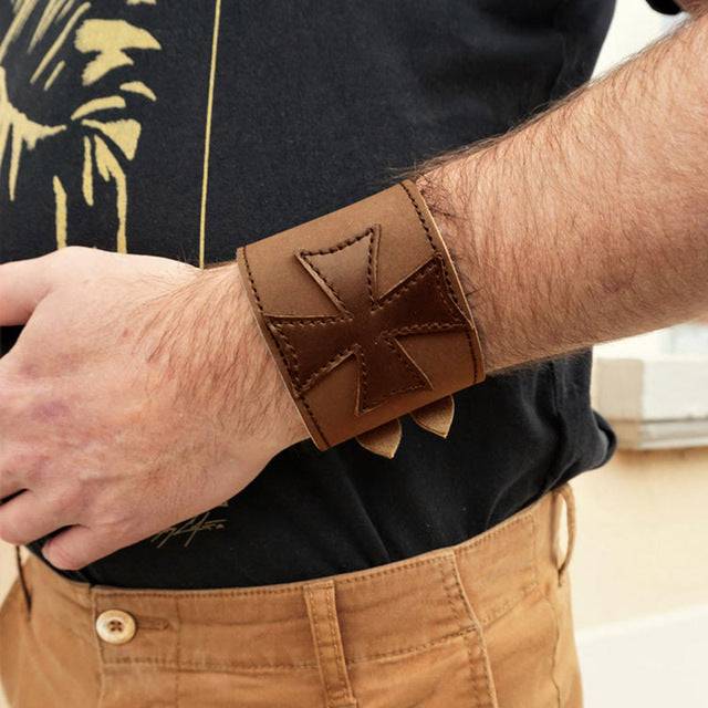 Knights Templar Bracelet - Medieval Armor Cuffs Leather (Black & Brown) - Bricks Masons