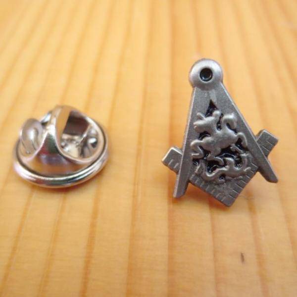 Knights Templar Lapel Pin - Antique Silver - Bricks Masons