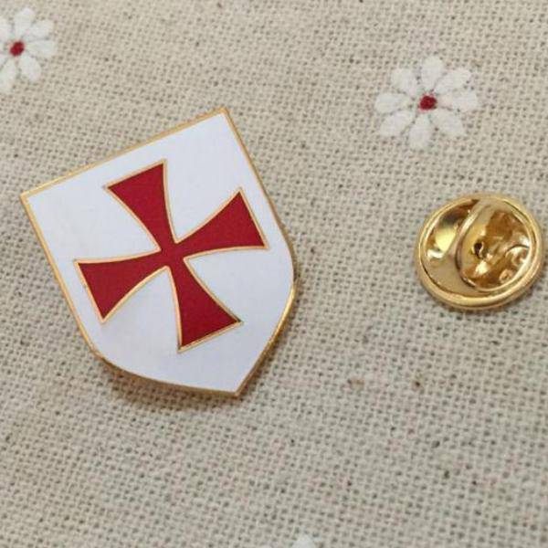 Knights Templar Lapel Pin - Red Cross White Shield - Bricks Masons