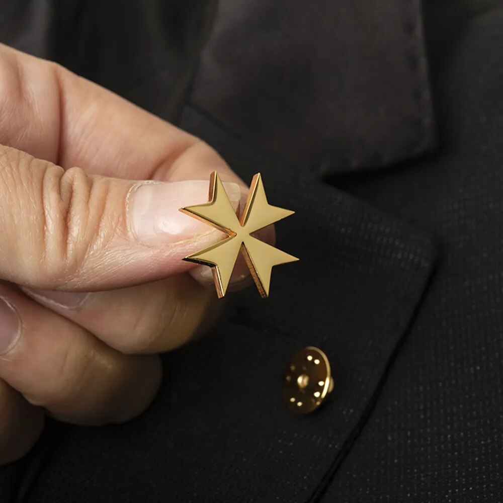 Order Of Malta Commandery Brooch - Gold Color With Wood Box - Bricks Masons